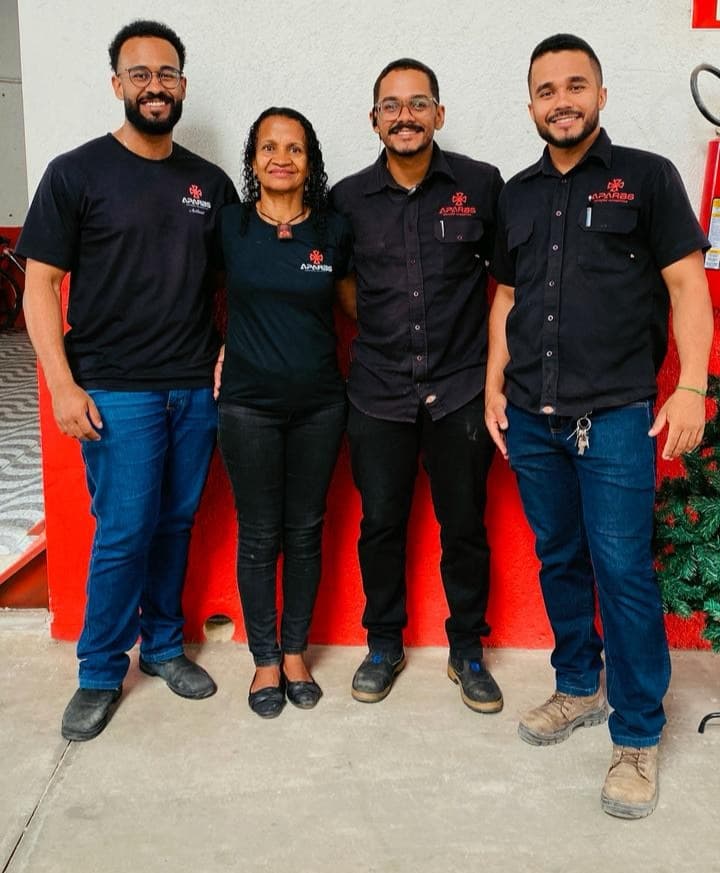 Alaelton Vieira, Alaídes Vieira, Arthur Vieira e Aldiney Vieira, diretores da oficina mecânica APARBS Soluções Automotivas de Porteirinha/MG e Riacho dos Machados/MG